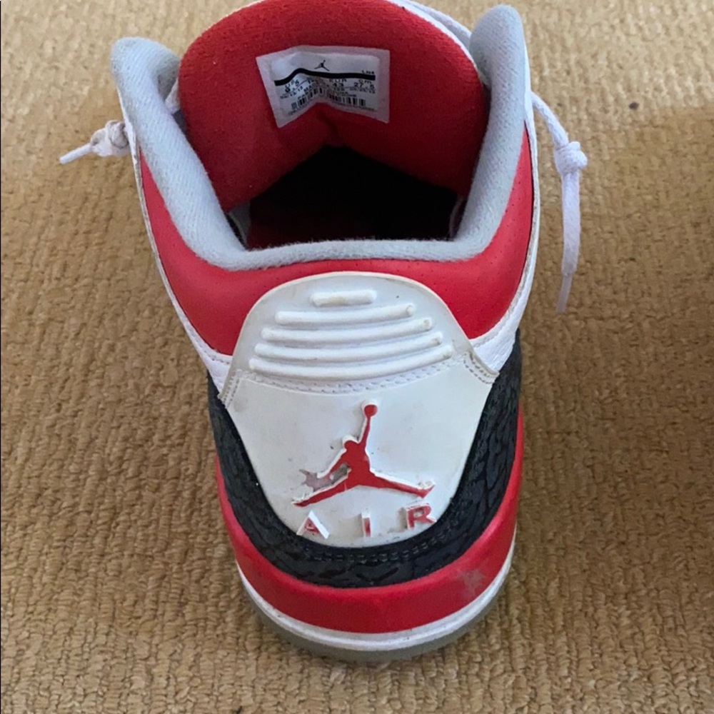 Jordan Retro 3 (Fire Red) - Picture 2 of 3